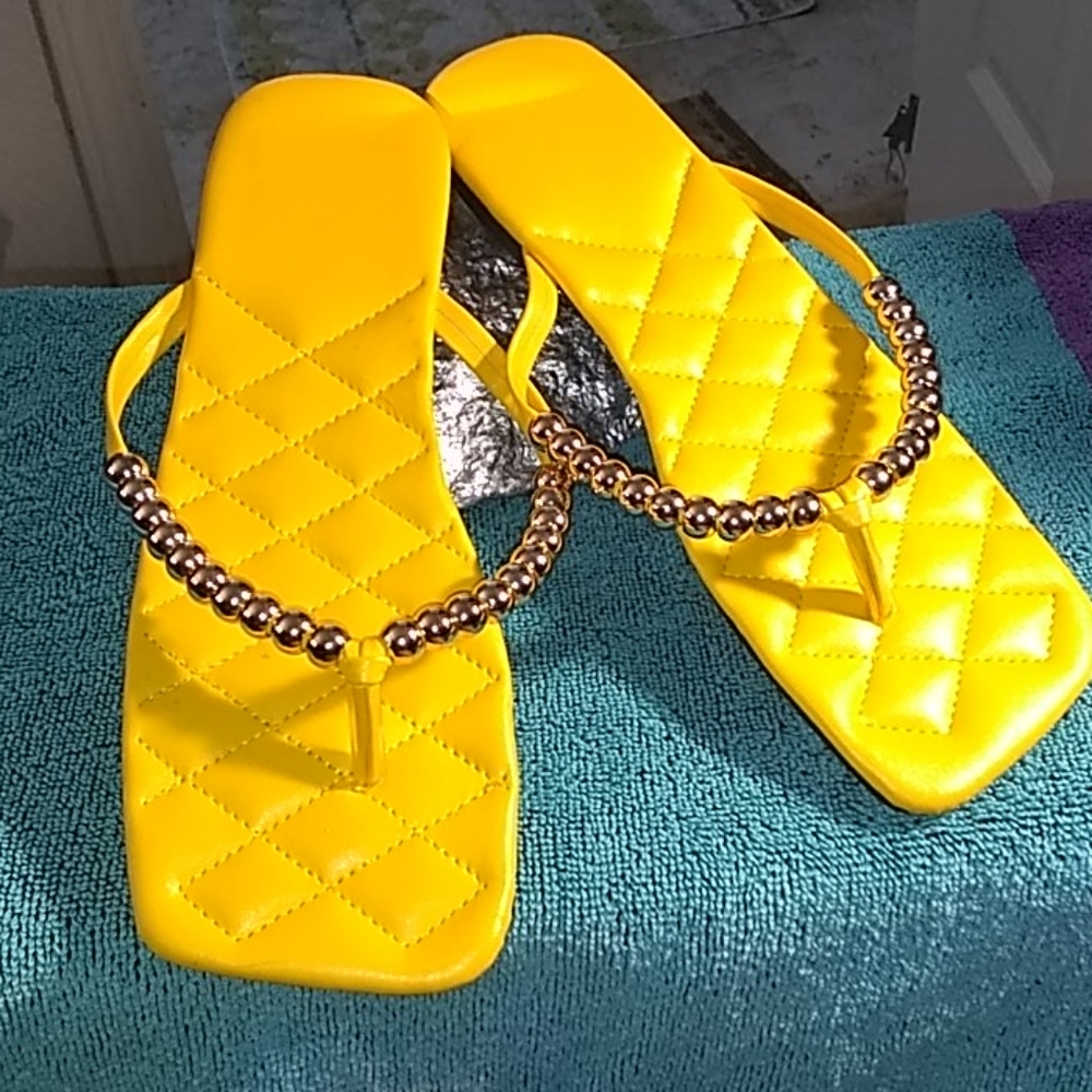 🐣 ChicMe Quilted Beaded Decor Toe Flat Sandals - Picture 1 of 8